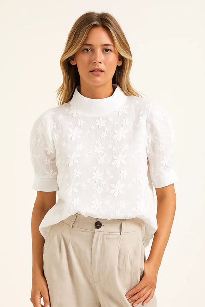 Lara | Top met geborduurde, effen opstaande kraag