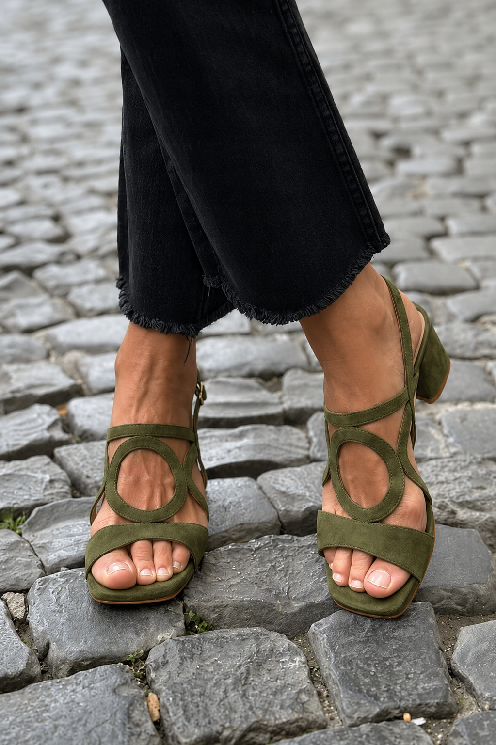 Fiadh | Vintage Circle Heel Sandals